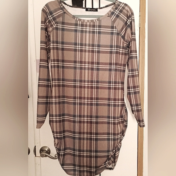 006 Plaid Fitted Fall / Winter Dress With Ruching on Sides and 3/4 Sleeves Sz. L - Picture 1 of 10